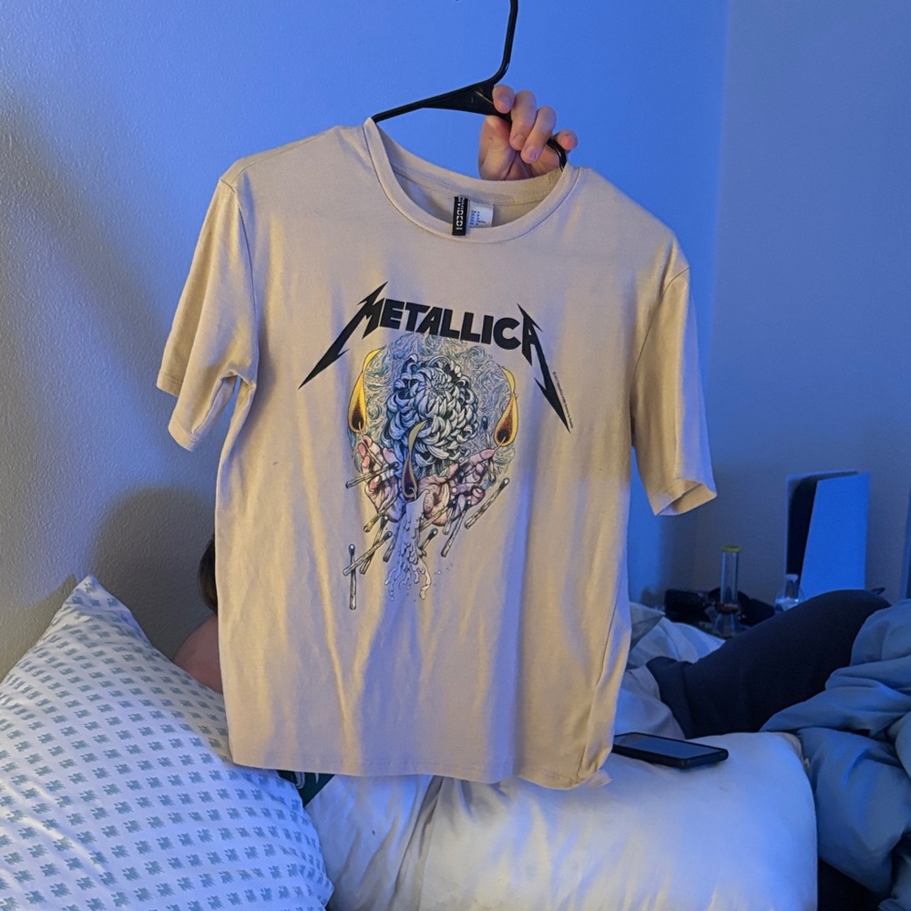 H&M Beige Graphic Tee